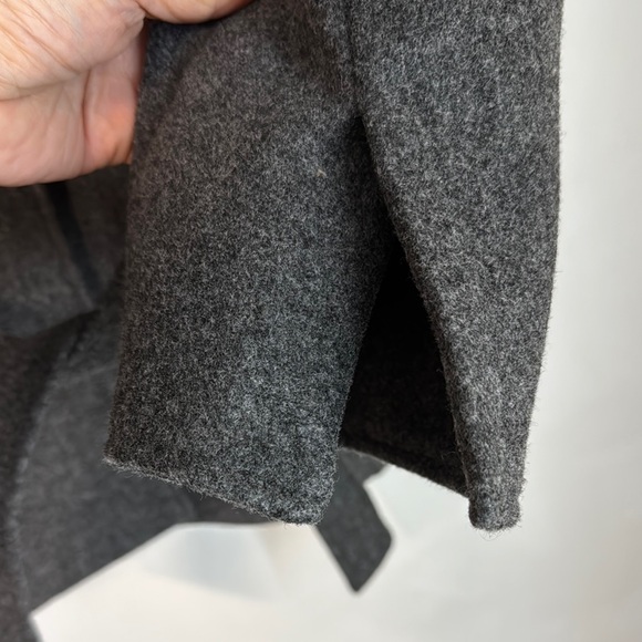 Gray Trench Coat with Tailored Style and Matching Belt - Picture 2 of 5